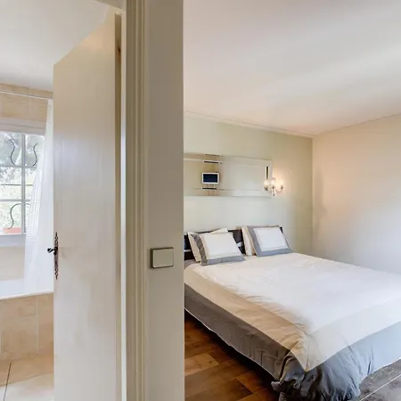 Villa In Domain With Tennis And Pools Antibes