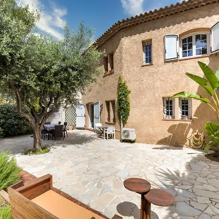 Villa In Domain With Tennis And Pools Antibes