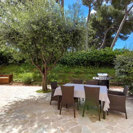 וילה In Domain With Tennis And Pools